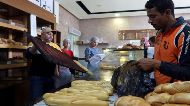 الجفاف يجبر المزارعين على الحصاد قبل الأوان ويفاقم ضائقة تونس المالية